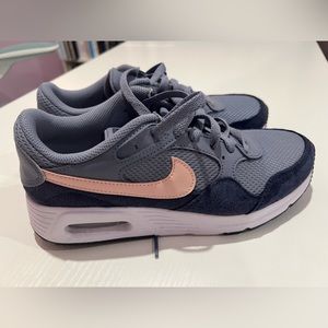 Nike air max. Gently used. Worn twice maybe 3 times.